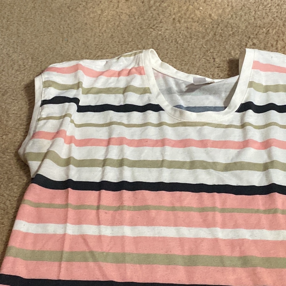 Basic T-Shirt - Picture 2 of 4